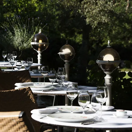 Les Frères Ibarboure - 4 étoiles, Extérieur Sensoriel Et Restaurant étoilé à Hotel Bidart