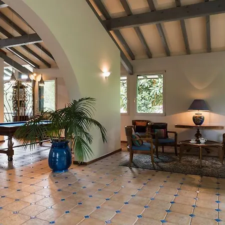 Les Freres Ibarboure Hotel 4*