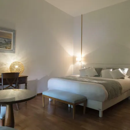 Les Freres Ibarboure Hotel