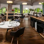Les Freres Ibarboure - 4 Etoiles, Exterieur Sensoriel Et Restaurant Etoile A