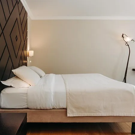 Les Freres Ibarboure - 4 Etoiles, Exterieur Sensoriel Et Restaurant Etoile A Bidart
