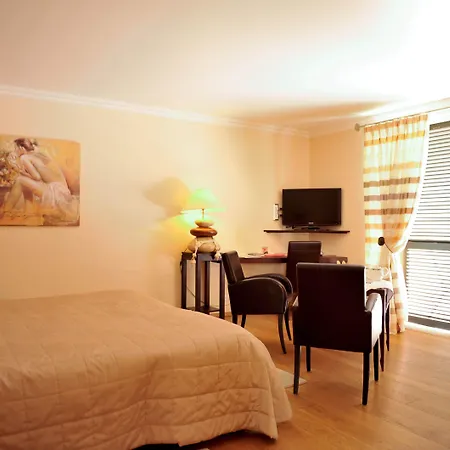 Les Freres Ibarboure Hotel