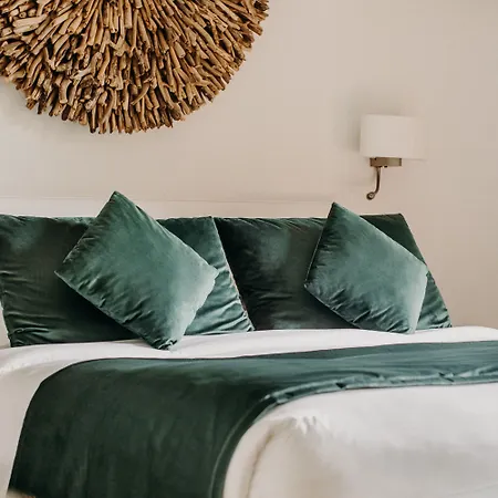 Les Freres Ibarboure - 4 Etoiles, Exterieur Sensoriel Et Restaurant Etoile A 4*