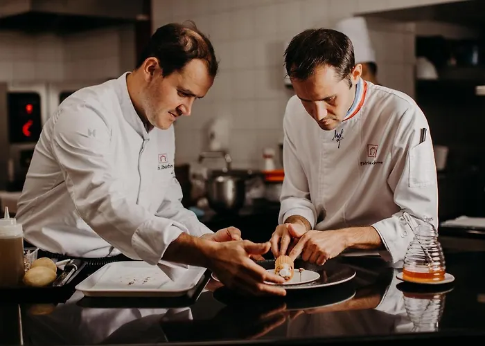 Les Frères Ibarboure - 4 étoiles, Extérieur Sensoriel Et Restaurant étoilé à Hotel Bidart