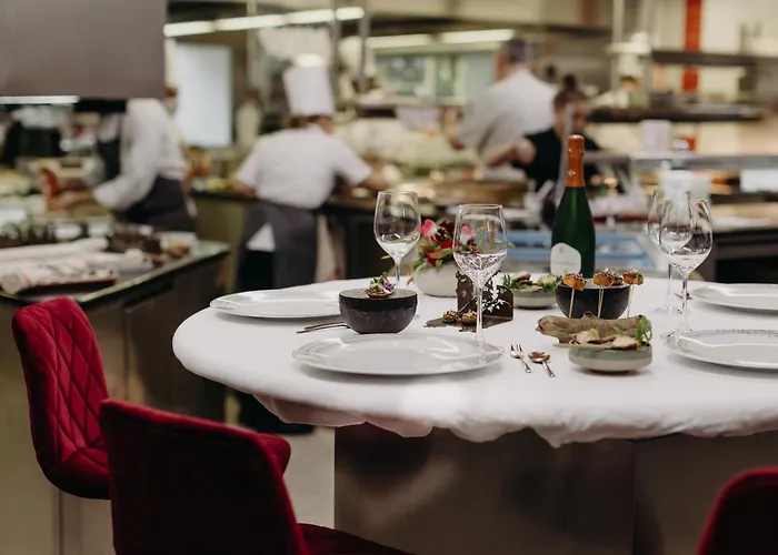 Les Frères Ibarboure - 4 étoiles, Extérieur Sensoriel Et Restaurant étoilé à Hotel Bidart