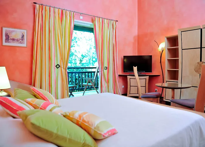 Hotel Les Frères Ibarboure - 4 étoiles, Extérieur Sensoriel Et Restaurant étoilé à Bidart