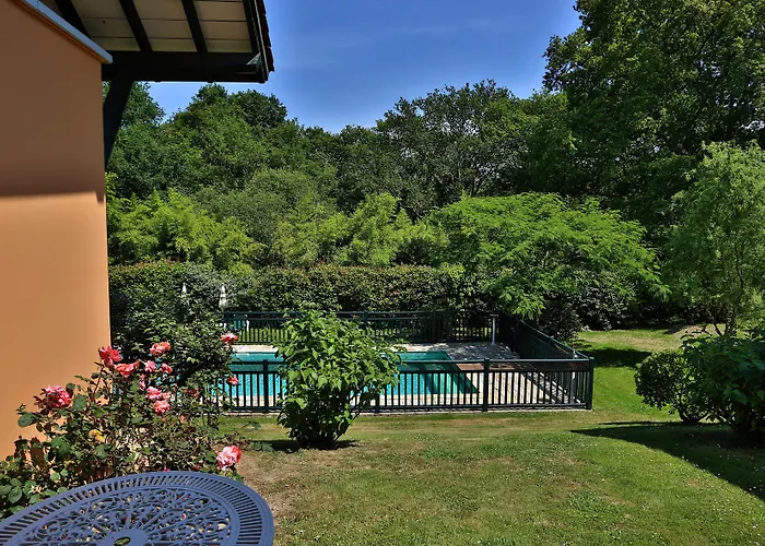 Les Frères Ibarboure - 4 étoiles, Extérieur Sensoriel Et Restaurant étoilé à Hotel Bidart