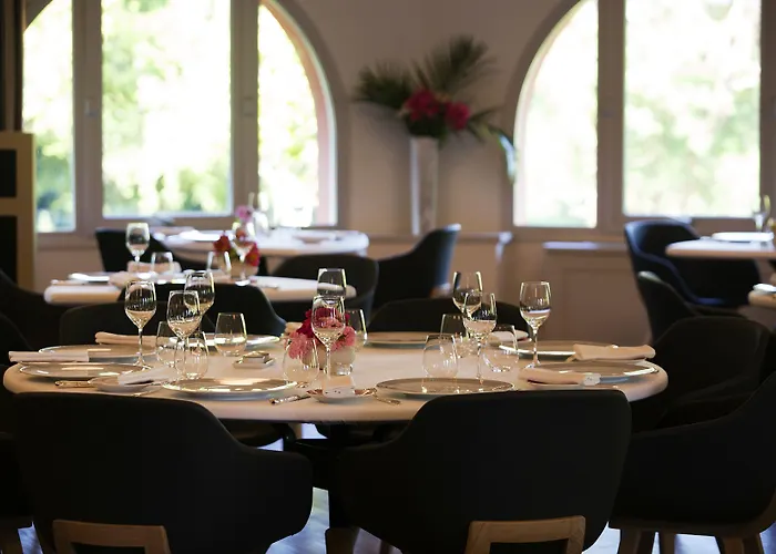 Les Frères Ibarboure - 4 étoiles, Extérieur Sensoriel Et Restaurant étoilé à Hotel Bidart