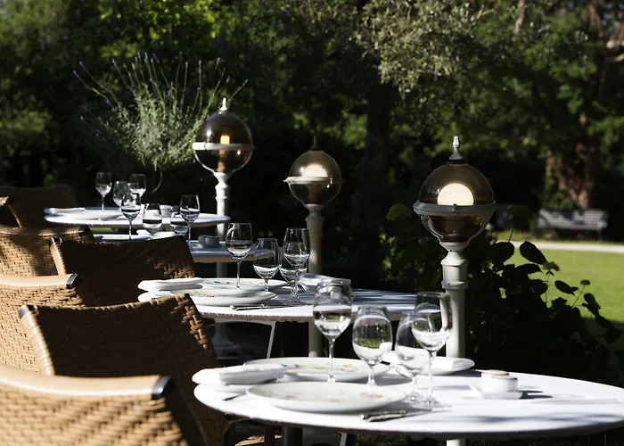 Les Frères Ibarboure - 4 étoiles, Extérieur Sensoriel Et Restaurant étoilé à Hotel Bidart