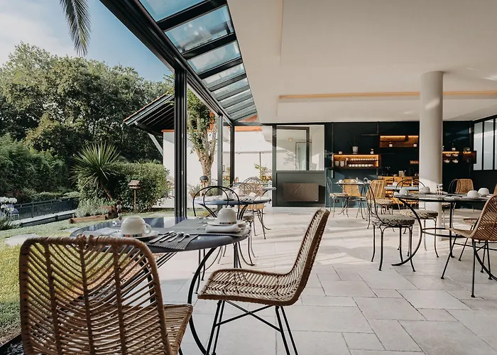 Les Frères Ibarboure - 4 étoiles, Extérieur Sensoriel Et Restaurant étoilé à Hotel 4*