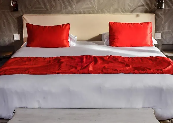 Les Frères Ibarboure - 4 étoiles, Extérieur Sensoriel Et Restaurant étoilé à Hotel Bidart