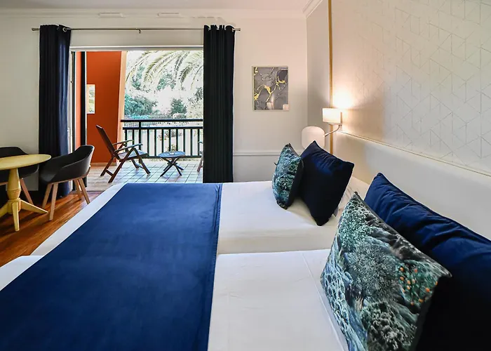 Les Frères Ibarboure - 4 étoiles, Extérieur Sensoriel Et Restaurant étoilé à Hotel Bidart